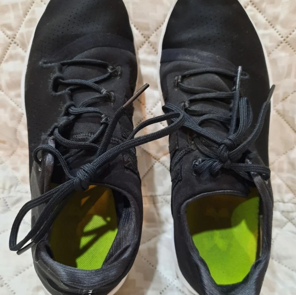 Under Armour black slipon sneakers ladies sz 8
